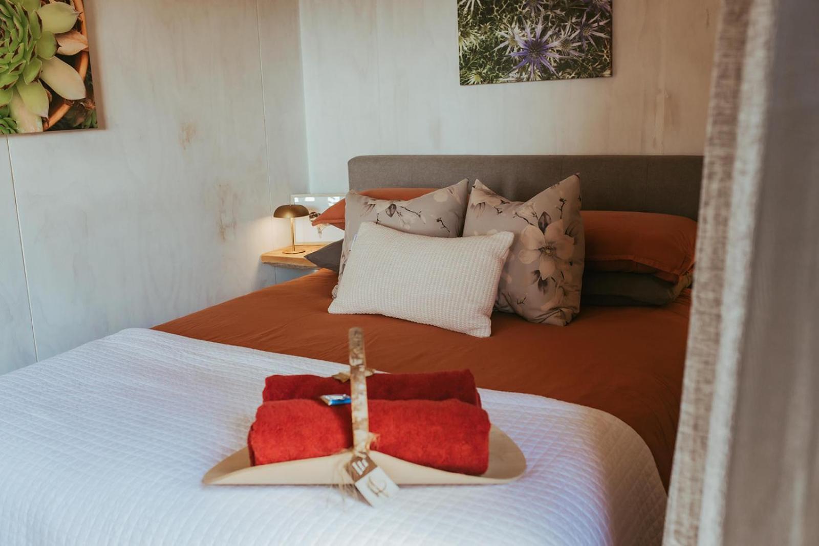 Golden Bay Glamping Hotel ทาคาคา ภายนอก รูปภาพ
